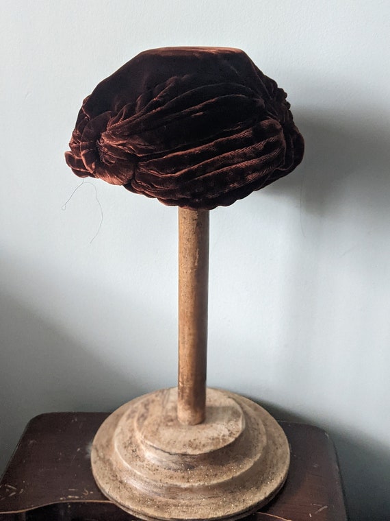 Vintage 1930s Rust Brown Silk Velvet Cap - image 2