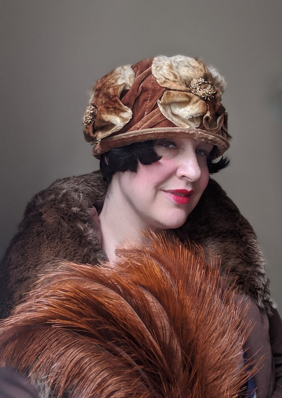 Early 1920s Amber Silk Velvet Floral Hat