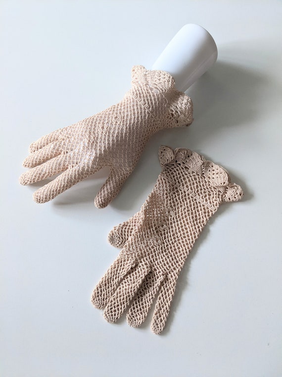 Vintage 1930s Crocheted Gloves - image 4