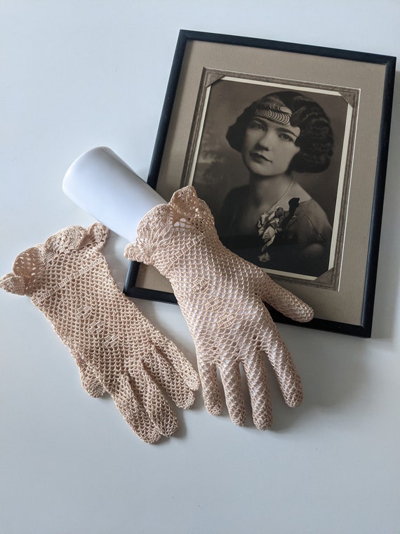 Vintage 1930s Crocheted Gloves - image 2