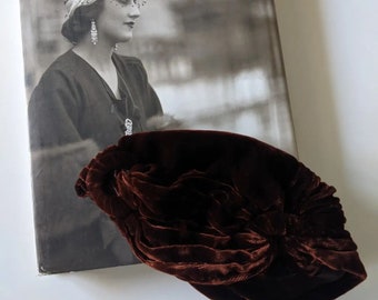 Vintage 1930s Rust Brown Silk Velvet Cap