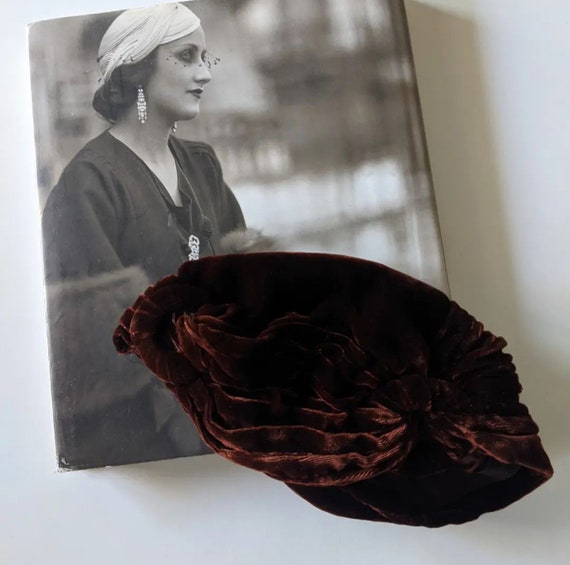 Vintage 1930s Rust Brown Silk Velvet Cap - image 1