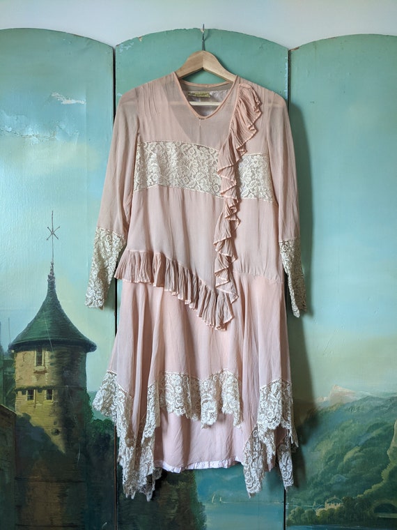 AS IS 1920s Dorothy Crown Pale Peach Silk Crepe &… - image 1