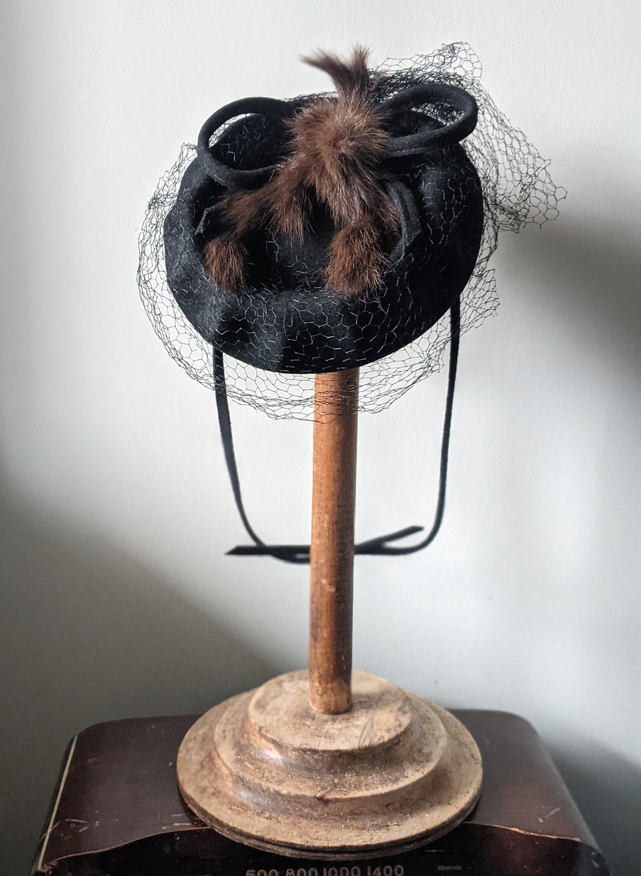 1940s Stylist Hat Salon High Set Black Felt Tilt Hat