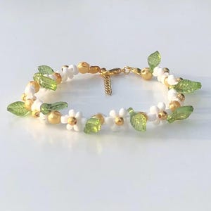 Handgefertigtes Edelstahl Daisy Armband, Gold Blume & Blatt