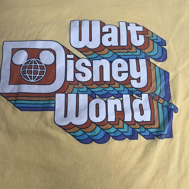 Camiseta amarilla estilo retro de Disney World, talla XL, con el logotipo vintage de Walt Disney. Artículo de colección. imagen 1
