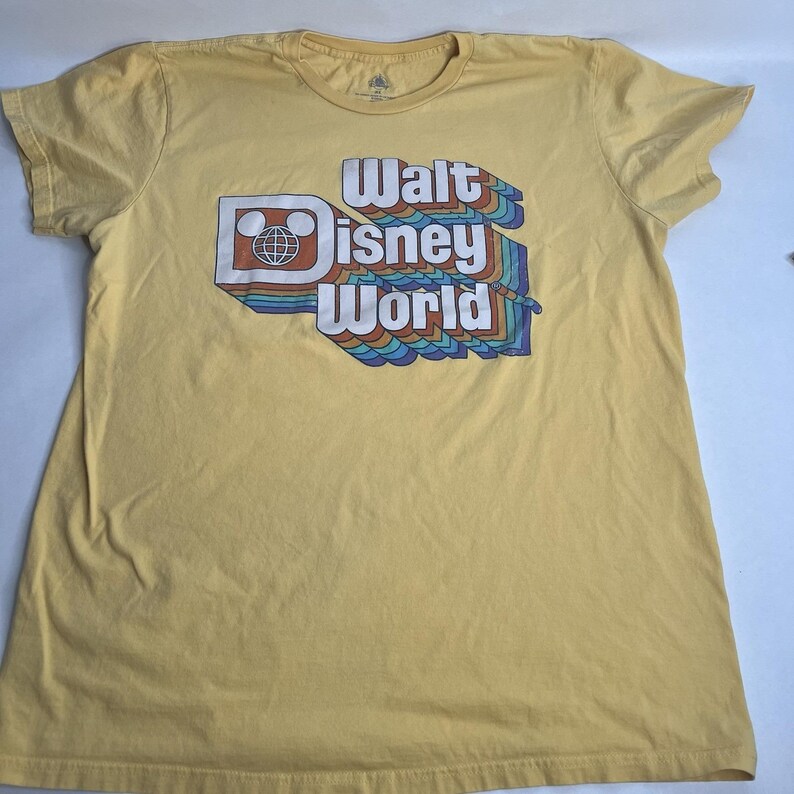 Camiseta amarilla estilo retro de Disney World, talla XL, con el logotipo vintage de Walt Disney. Artículo de colección. imagen 2