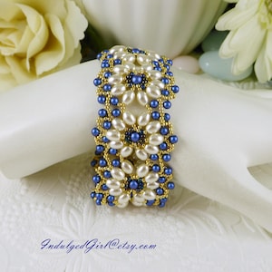 Bracelet Oval Pearls and Sapphire Blue and Gold Embellishment