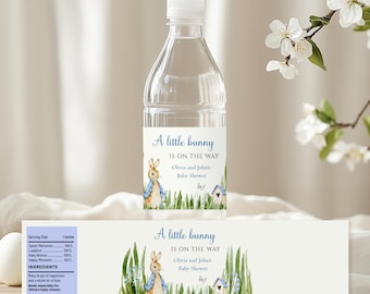 Bewerkbaar etiket voor waterfles: Babyshower met een klein konijntje, blauw konijntje (Canva-sjabloon)