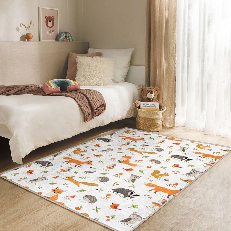 Alfombra caprichosa con animales del bosque – Alfombra suave para habitación infantil con zorro, ciervo y erizo – Tapete para sala de juegos infantil – Ideal para baby shower imagen 2