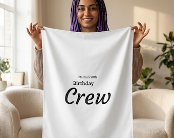 Minimalistyczna gobelinowa ściana do wnętrz z typografią „Crew” | Mały tekst wyśrodkowany