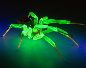 Handmade Uranium Glass Spider Figurine – Green Glowing UV Sculpture