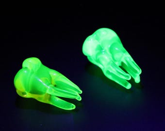 Uranium Glass Tooth Figurine UV Reactive Mini Glass Tooth Glow Under Black Light Handmade Dental Gift Tiny Glass Sculpture