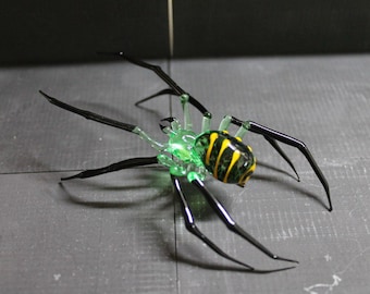 Handmade Murano Glass Spider Figurine – Glow in Dark Halloween Decor