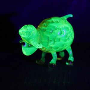 Uranium Glass Sheep Figurine – Glowing Vaseline Glass Miniature Animal, Fluorescent UV Reactive Lampwork Art, Unique Gift for Collectors
