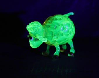 Uranium Glass Sheep Figurine – Fluorescent Green Vaseline Glass Animal
