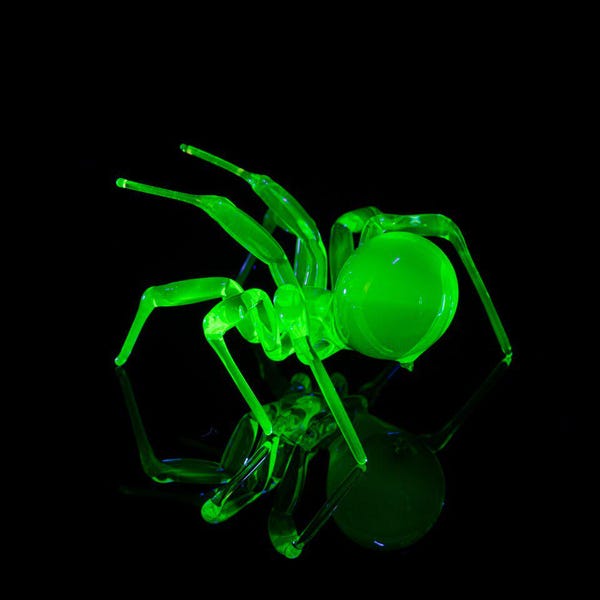 Figura de araña de cristal de uranio: decoración verde neón hecha a mano con lampwork