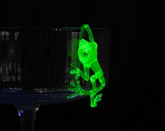 Glowing Uranium Glass Frog Glow In the Dark Glass Figurine UV Reactive Martini Glass Decor Glass Tree Frog