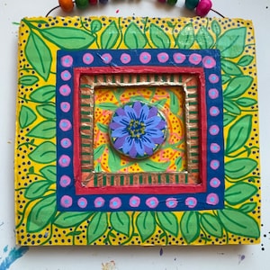 Decoração de parede reciclada, arte popular caprichosa, decoração boho, arte de parede de papelão, mini arte para espaços pequenos
