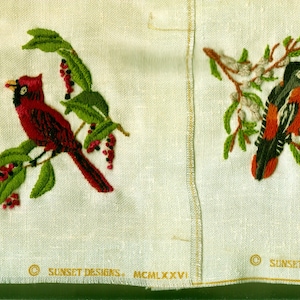 Birds Set 2 Crewel Embroidery Pictures Hand Embroidered Vintage Wall Decor Vintage Birds Picture Wall hanging Craft Folk Art Tapestry Gift