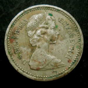 Queen Elizabeth II Rare 1983 One Pound with Error Decus Et Tutamen Mark Upside Down Collector&#39;s Item