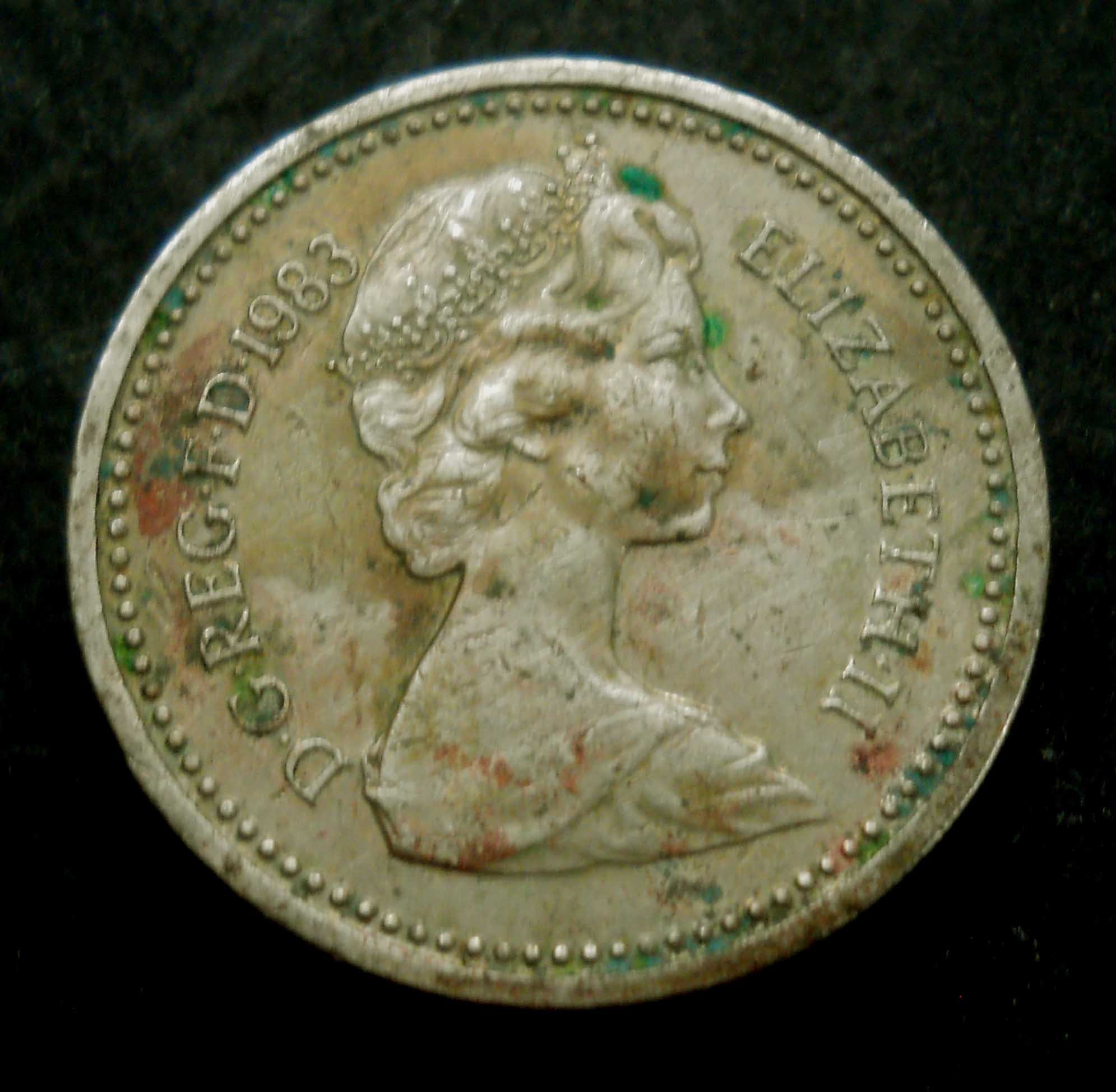 One pound 1983 - Etsy 日本