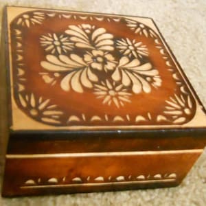 Wooden jewelry storage box Vintage handmade carved decorative box jewelry storage box jewelry organizer Mother&#39;s Day gift treasure box