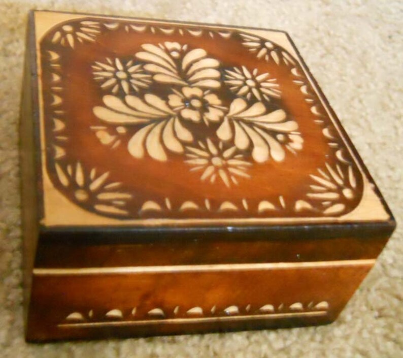 Vintage handmade carved decorative box Wooden jewelry storage box jewelry storage box jewelry organizer treasure box keepsake box