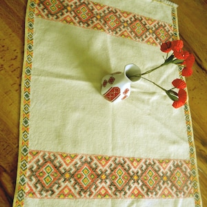 Hand Embroidered Mother&#39;s Day Home Decor Gift Hand Stitched Table Runner Mother&#39;s Day party Valentine&#39;s Birthday gift