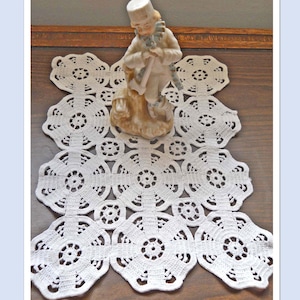 Crochet white doily, handmade vintage Mother&#39;s Day home decor rectangle doily, cotton table doily, furniture decor retro, doily with flowers