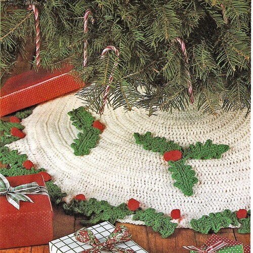 Weihnachtsbaumrock zum Häkeln mit Stechpalmenblättern und Beeren (PDF-Druckvorlage, weihnachtliches Design, einfach zu gestalten, fertig zum Dekorieren)