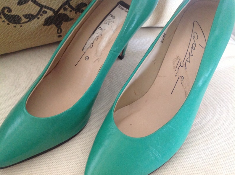 Green Caressa Pumps Vintage Ladies Green shoes High Heels Green Caressa Pumps Vintage Ladies Green shoes High Heels
