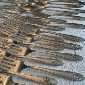 Tudor Plate Oneida Community Silver Plated Queen Bess Flatware  Wedding Silverware
