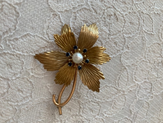 Vintage Krementz Brooch Pearl Sapphire Flower Pin - image 1