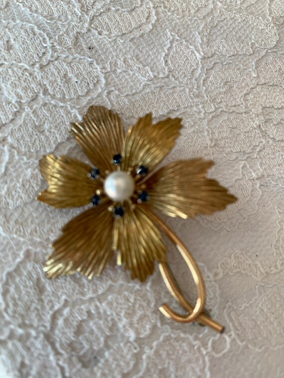 Vintage Krementz Brooch Pearl Sapphire Flower Pin - image 2