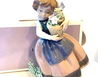Lladro Spring Is Here Girl With Flower Pot Retired Collectible Figurine