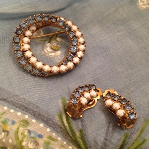 Beautiful Vintage Brooch Matching Clip On Earrings Aquamarine Milkglass Stones image 2