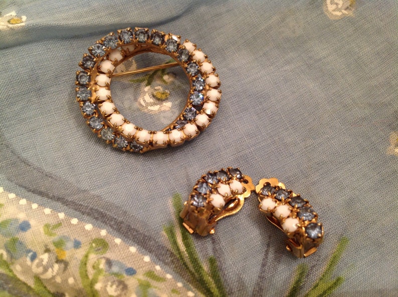 Beautiful Vintage Brooch Matching Clip On Earrings Aquamarine Milkglass Stones image 2