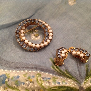 Beautiful Vintage Brooch Matching Clip On Earrings Aquamarine Milkglass Stones image 1