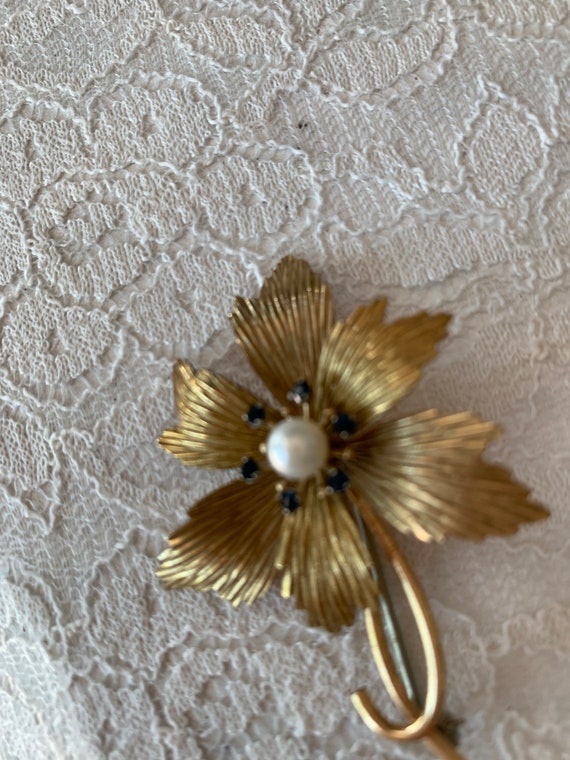 Vintage Krementz Brooch Pearl Sapphire Flower Pin - image 3