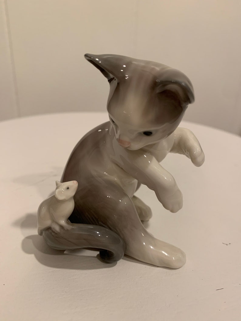 lladro cat with mouse on tail