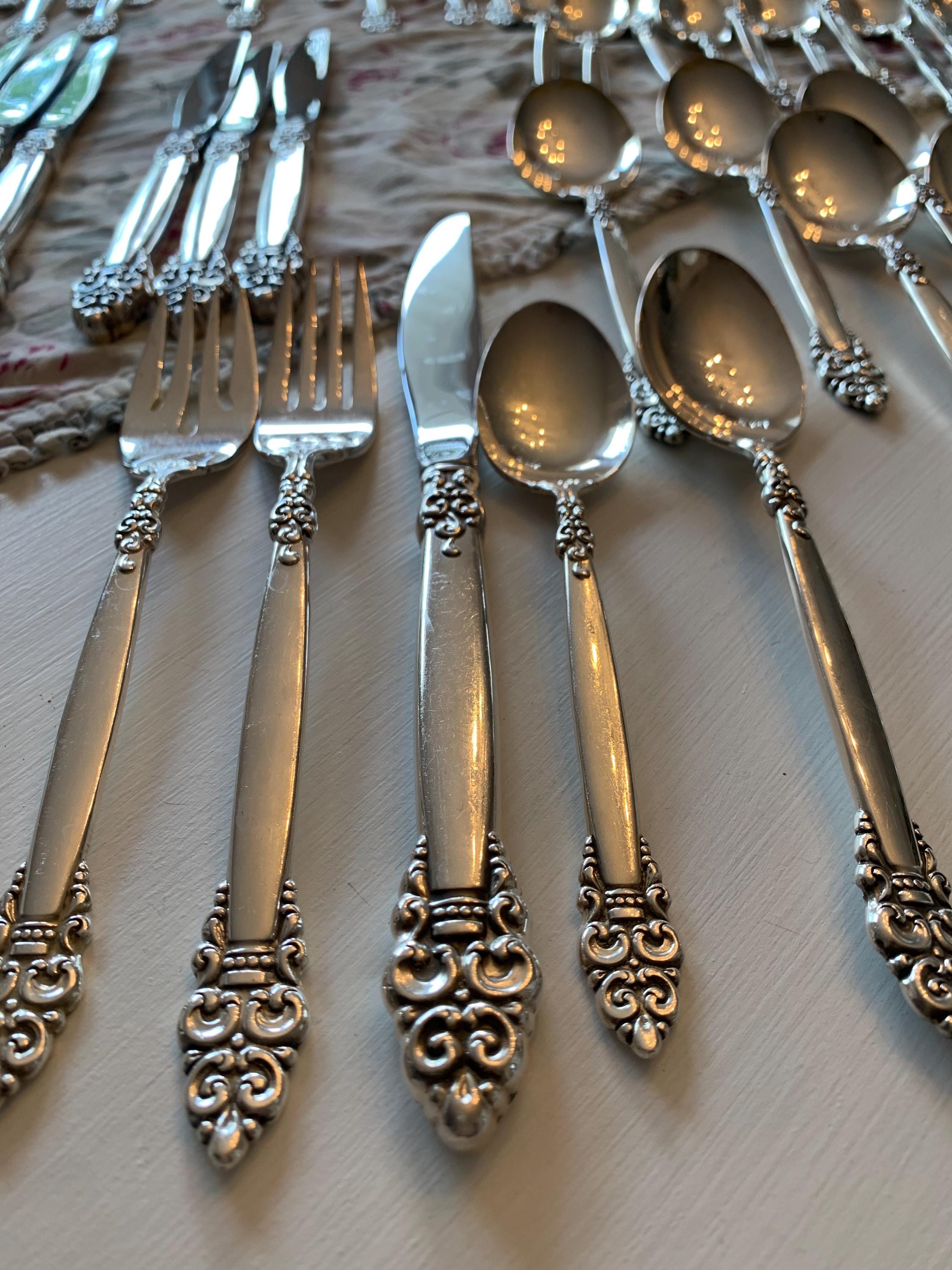 Vintage Silverware Community Spanish Crown Silverplate Service for
