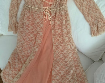 Vintage Peach Nylon Lingerie Set: Lace Robe & Nightgown, Medium