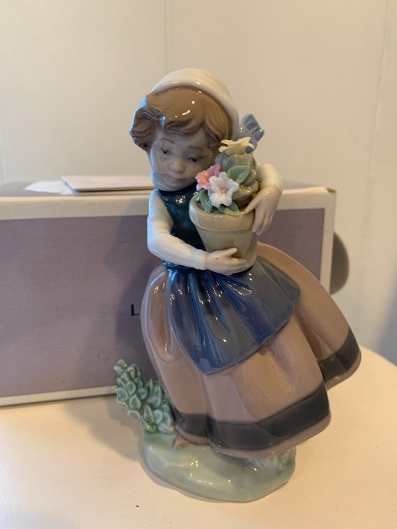 Lladro Spring is Here Girl With Flower Pot Retired Collectible Figurine 