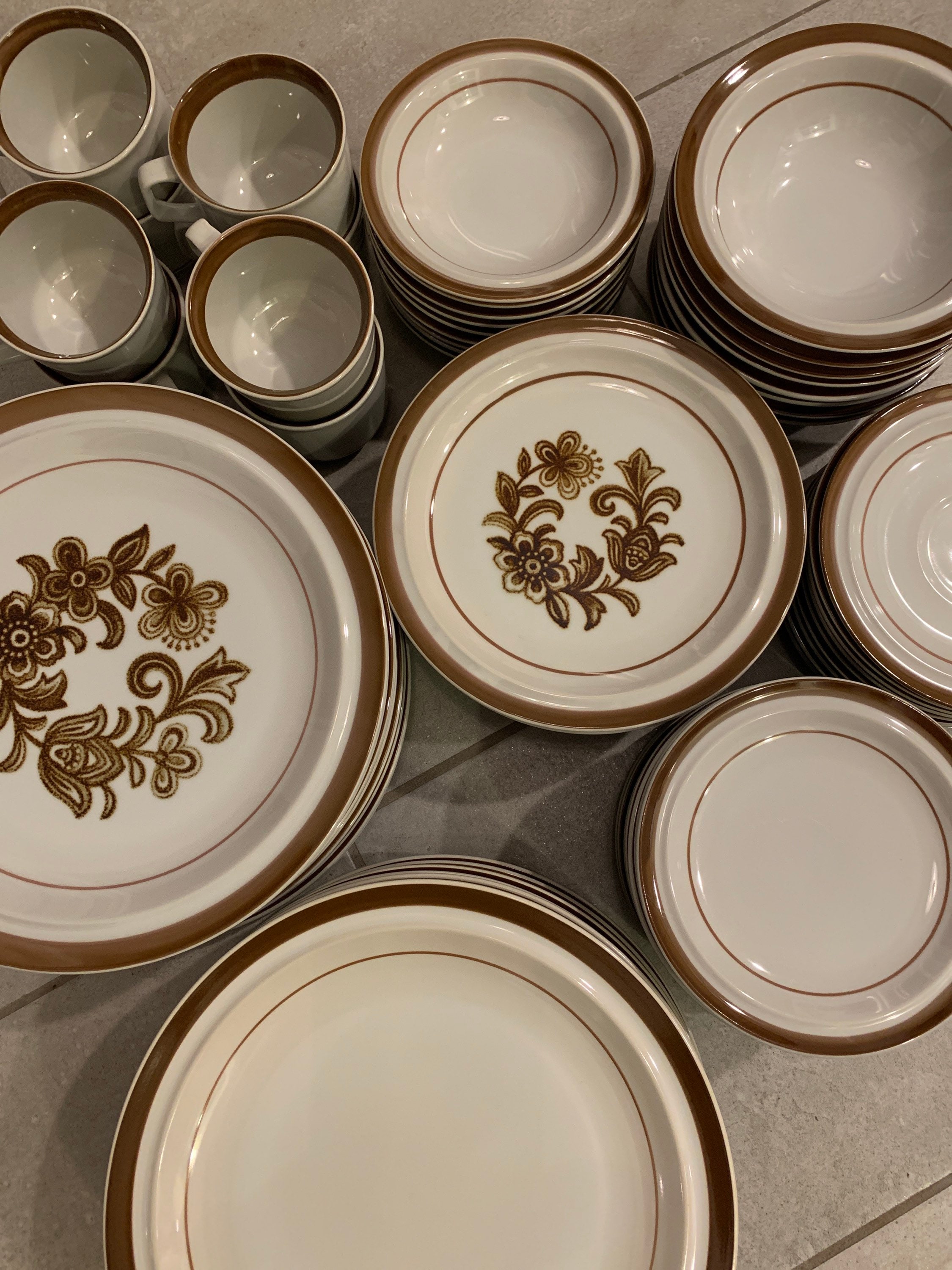 Brown Monterrey Stoneware by Mi Vintage Dinnerware Brown and Beige