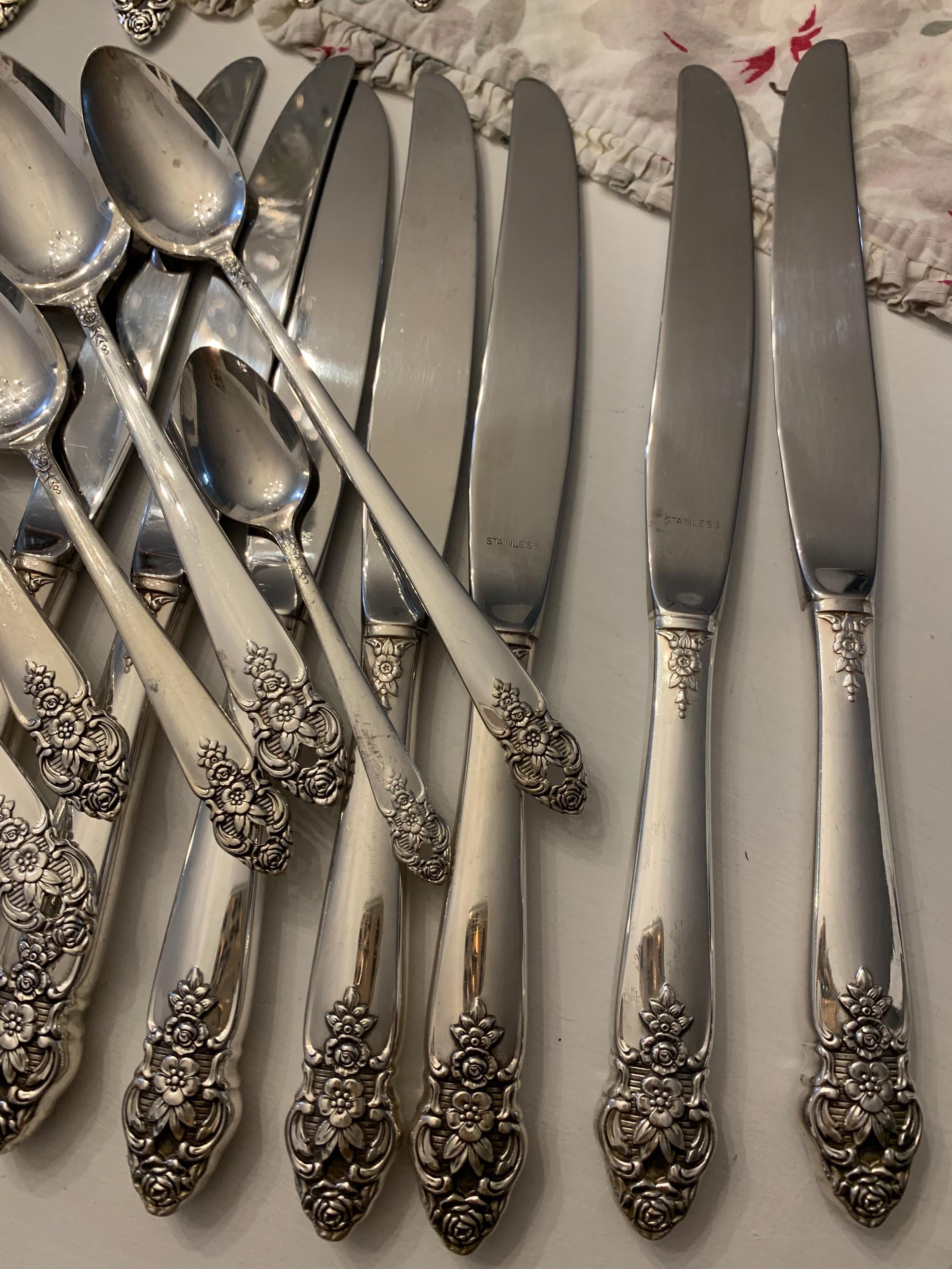 Vintage Oneida Silver Plate Flatware Set: Distinction Pattern, 70