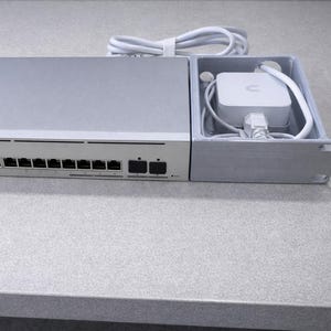 Soporte para rack de 1U y 19" para UniFi Pro Max 16 (PoE y sin PoE) con bandeja para fuente de alimentación.