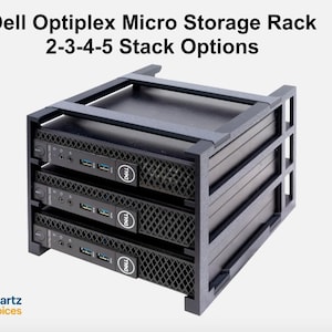 Może przedstawiać: Czarny stojak do przechowywania Dell Optiplex Micro z opcjami układania w stos 2-3-4-5. Stojak mieści trzy czarne komputery Dell Optiplex. Logo Dell jest widoczne na każdym komputerze. Stojak jest wykonany z ciemnego materiału i ma solidną konstrukcję.