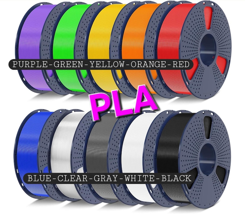 K&ouml;nnte beinhalten: Eine Sammlung von zehn Spulen PLA-Filament f&uuml;r den 3D-Druck. Die Spulen sind in zwei Reihen angeordnet, mit den Farben Lila, Gr&uuml;n, Gelb, Orange, Rot, Blau, Klar, Grau, Wei&szlig; und Schwarz.