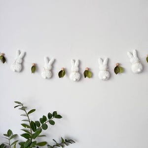 Ghirlanda di Pasqua. Ghirlanda di coniglietti primaverili - Decorazioni pasquali - Bandierine di conigli. Striscione di coniglietti pasquali pastello - Decorazioni per il camino delle feste. Decorazione primaverile per la casa